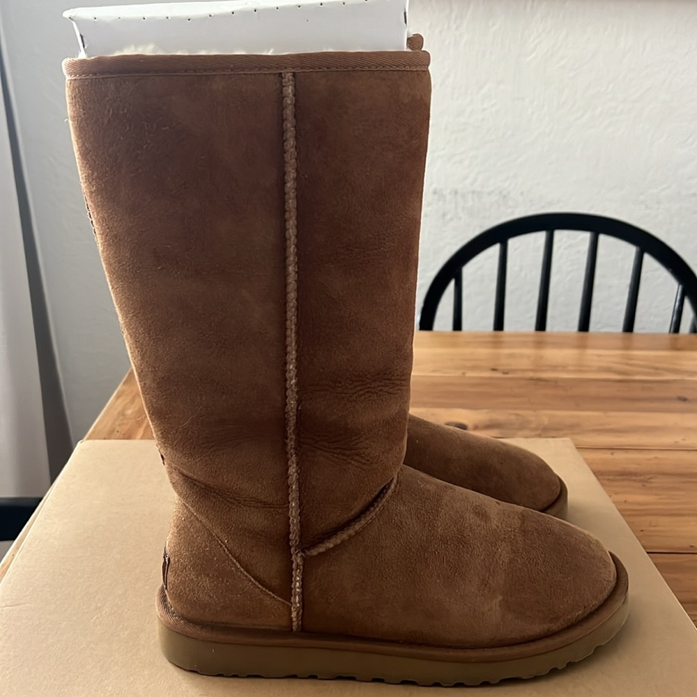 UGG Classic Tall boot size 7 - Picture 5 of 17